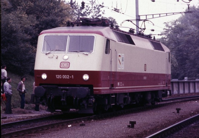 B30 - 120 002 DB à Bâle (85 10 16).jpg