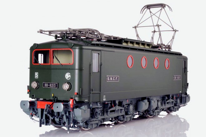 1-SNCF BB 8213 version d'origine, sans hublots de dégivrage, grands phares, vert 306.jpg