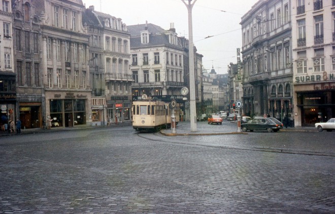 Bruxelles, Rue du Marché aux Herbes - Janvier 1970. Collection Jean Géry Godeaux. Via Jean Philippe Dheure.jpg