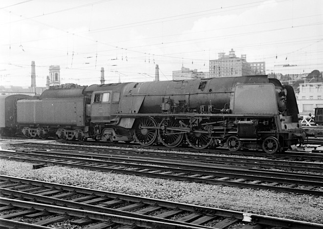 HLv 1.002_xx.xx.1960 Gare de Nord_Happysong151.jpg