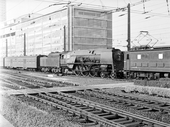 HLv 1.012_xx.xx.1960 Gare de Nord, sortie de la jonction vers 1960_Happysong151.jpg