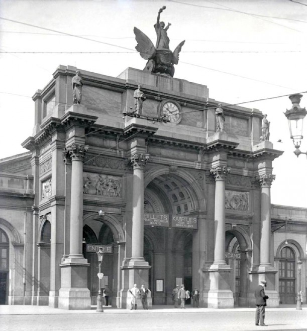 Place de la Constitution - Gare du Midi 1932..jpg