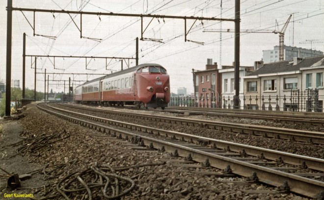 Autorail TEE_xx.xx.1963 @ Antwerpen - Edelweiss_photo Hugo Nauwelaerts via niek opdam-Flickr.jpg
