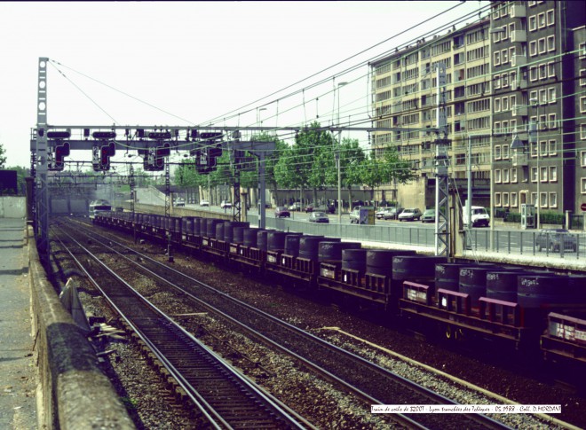 Train de coïls 3200T - Lyon tranchées des Tchèques - 05.1988.jpg