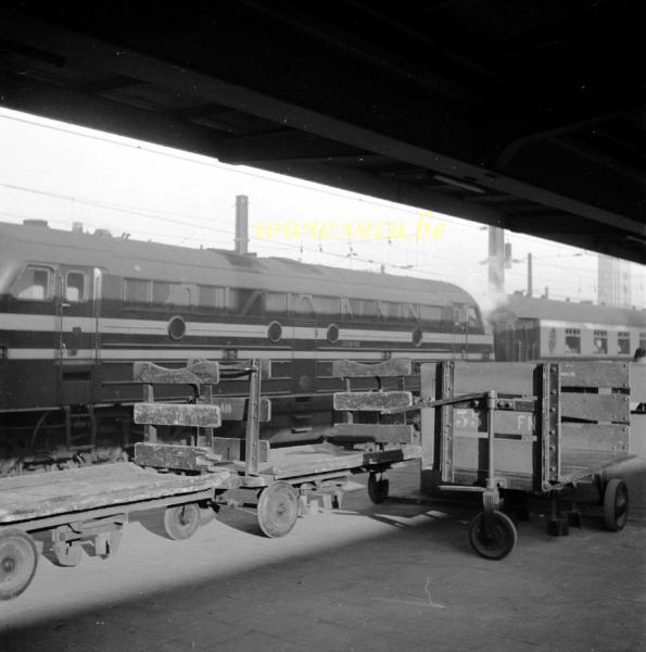 Bruxelles - gare du Midi dans les années 60_PRATR0008.jpg