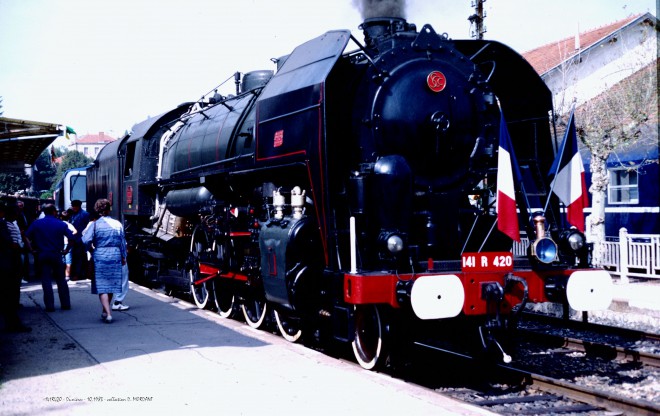 141R420 - Dunières - 10.1983.jpg