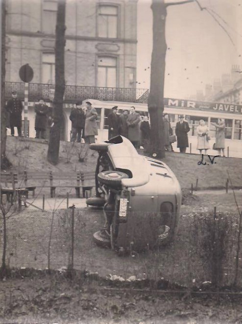 Bruxelles - 1954 - voiture dans la Cage aux Ours.jpg