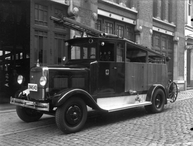 Camion Brossel fabriqué à Bruxelles des pompiers d'Ixelles_Roland Coppens FB Vx Bxl.jpg