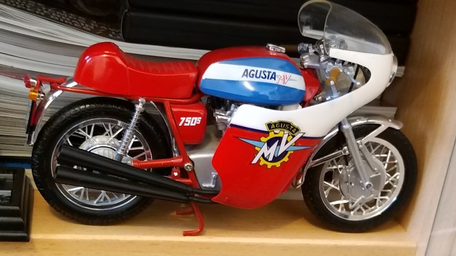 moto miniature mv agusta 750s 03.jpg
