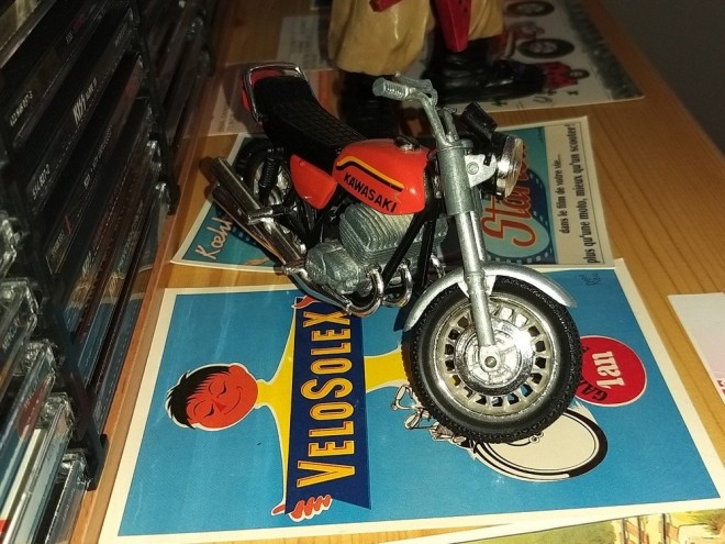 moto miniature kawasaki 750 h2 mach IV polistil 03.jpg