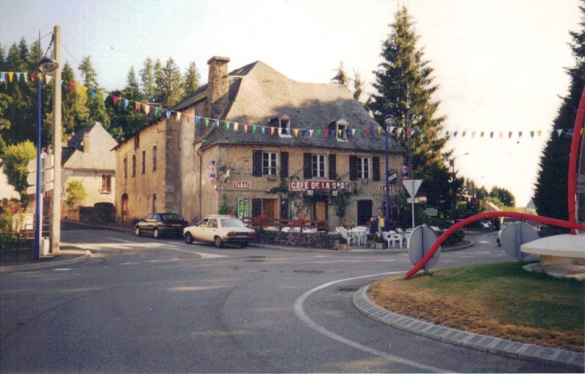 Neuvic Café de la gare.jpg
