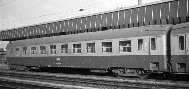 17 - B9c9 UIC SNCF à Nür.jpg