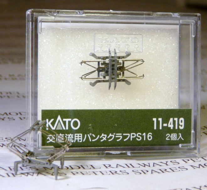 Kato 11-419 DC-AC pantographe PS 16N 01.JPG